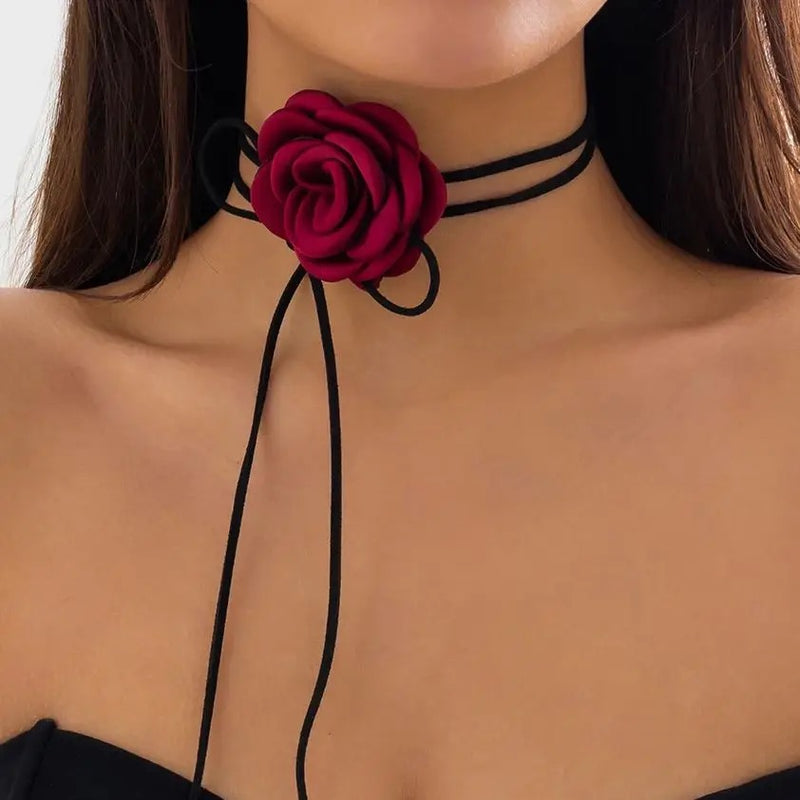 Grand Rose Clavicle Chain: Gothic Elegance