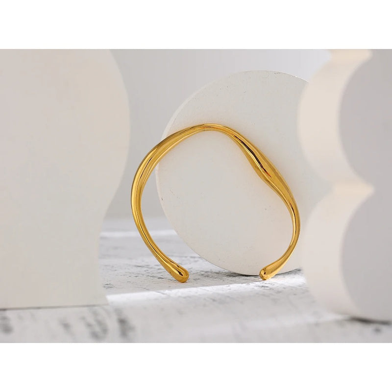 Minimalist Texture Statement Stainless Steel Bangle Bracelet in Gold Color for the Wrist