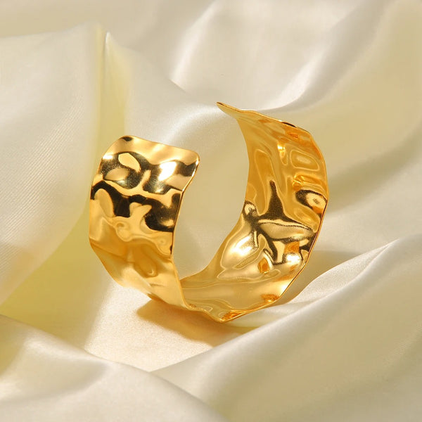 Gold-Plated Stainless Steel Bracelet with Exquisite Hammer Pattern