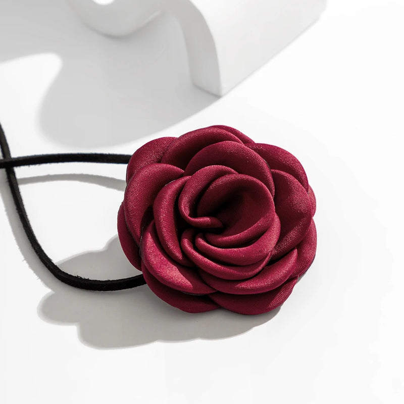 Grand Rose Clavicle Chain: Gothic Elegance